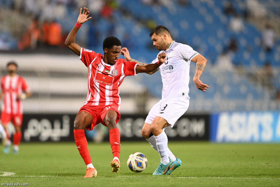 الشباب يعتلي الصدارة بثلاثية الجزيرة