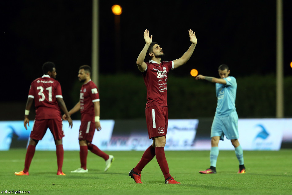 الخليج يودع الدوري .. والباطن يتمسك بملحق الصعود