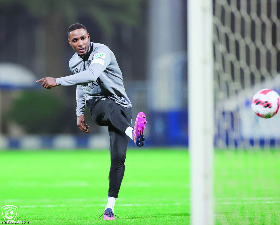 بن رمضان:
الضغوط تهدد الهلاليين