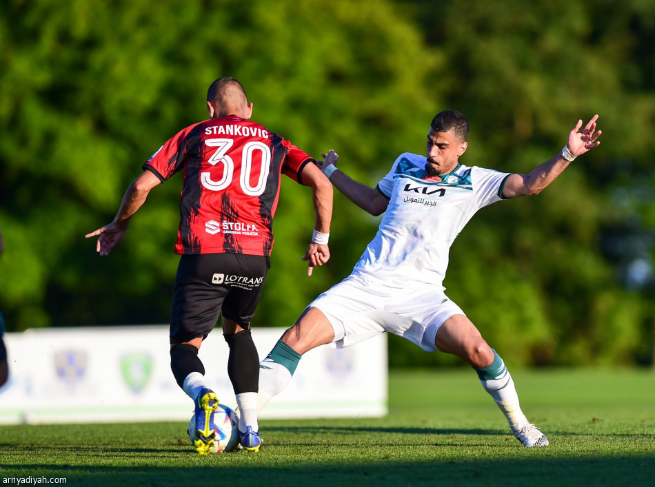 الفتح يكسب تابور سيزانا بثنائية بيروفية