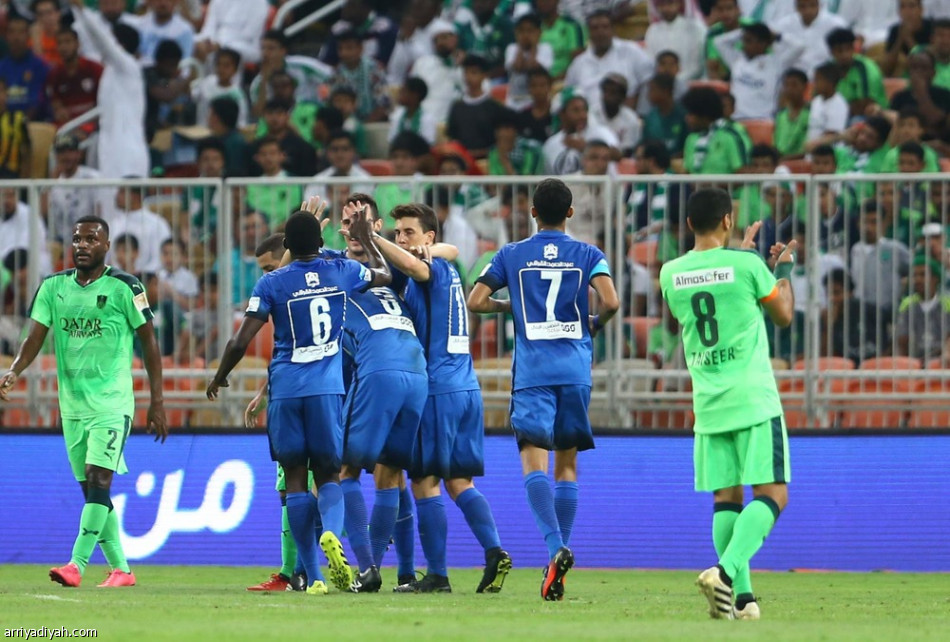 الهلال يتغلب على الأهلي في 