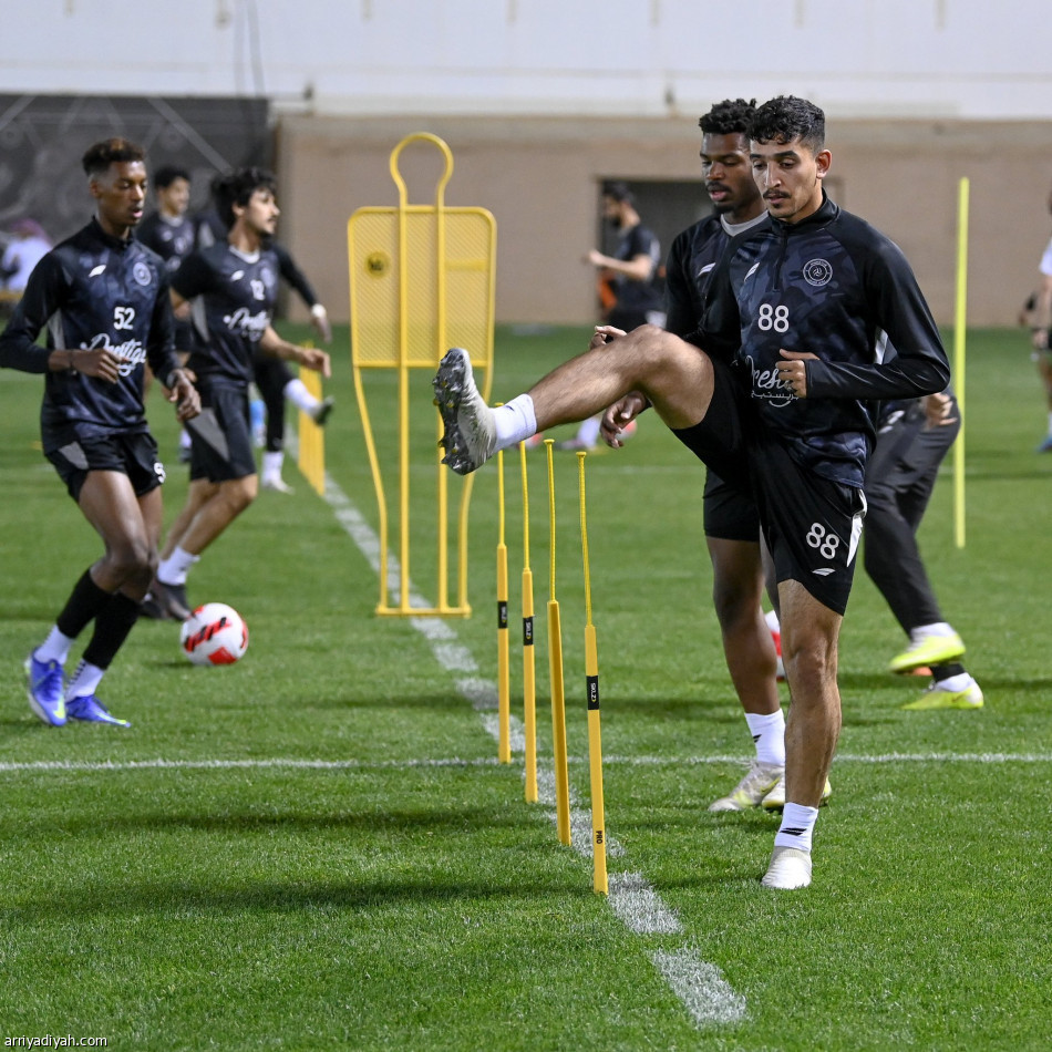 الشباب يكثف تحضيراته للباطن