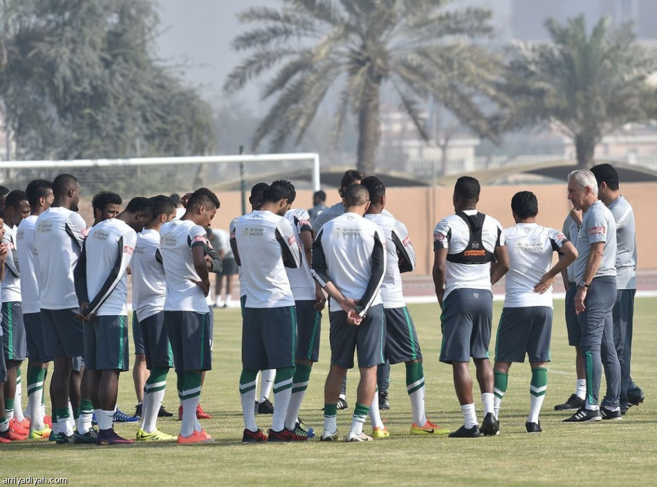الاخضر يتدرب صباحاً بحضور عزت