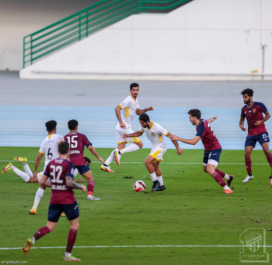 الاتحاد يخسر تجربة الوحدة بثلاثية