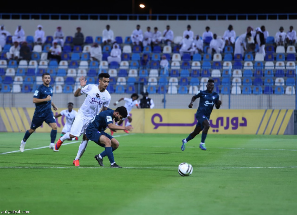 الأخدود يتمسك بصدارة «يلو»