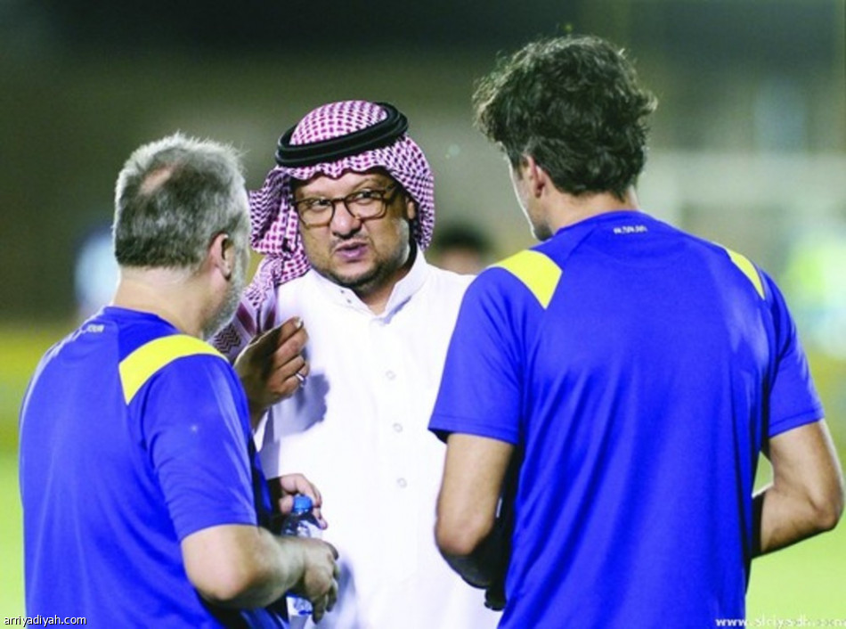 تجديد الثقة في مدربي الأهلي والنصر رغم الغضب الجماهيري