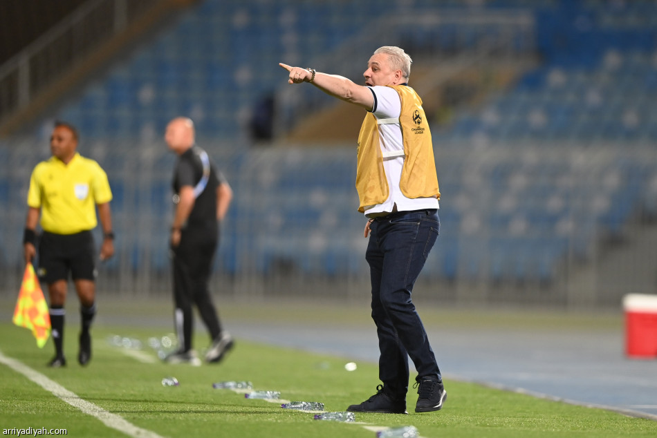 الشباب يعتلي الصدارة بثلاثية الجزيرة