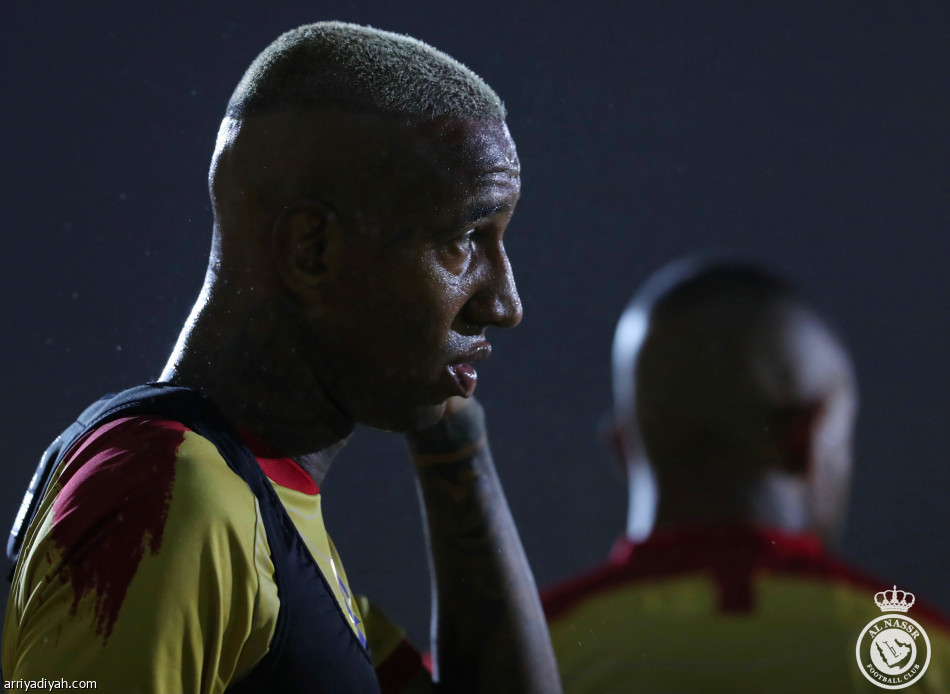 العمري والماس يورطان مينيزيس