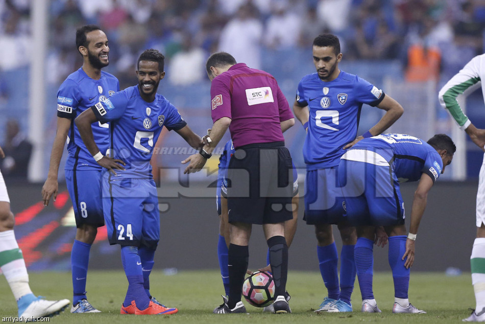 الهلال يتعادل مع الأهلي ويؤجل حسم اللقب