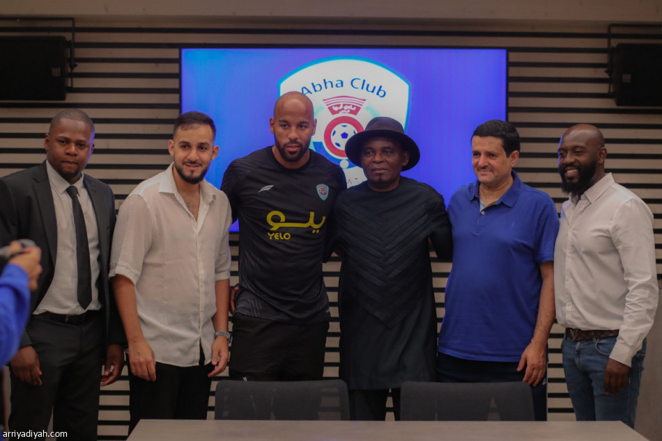 من هو إيباسي حارس أبها الجديد؟