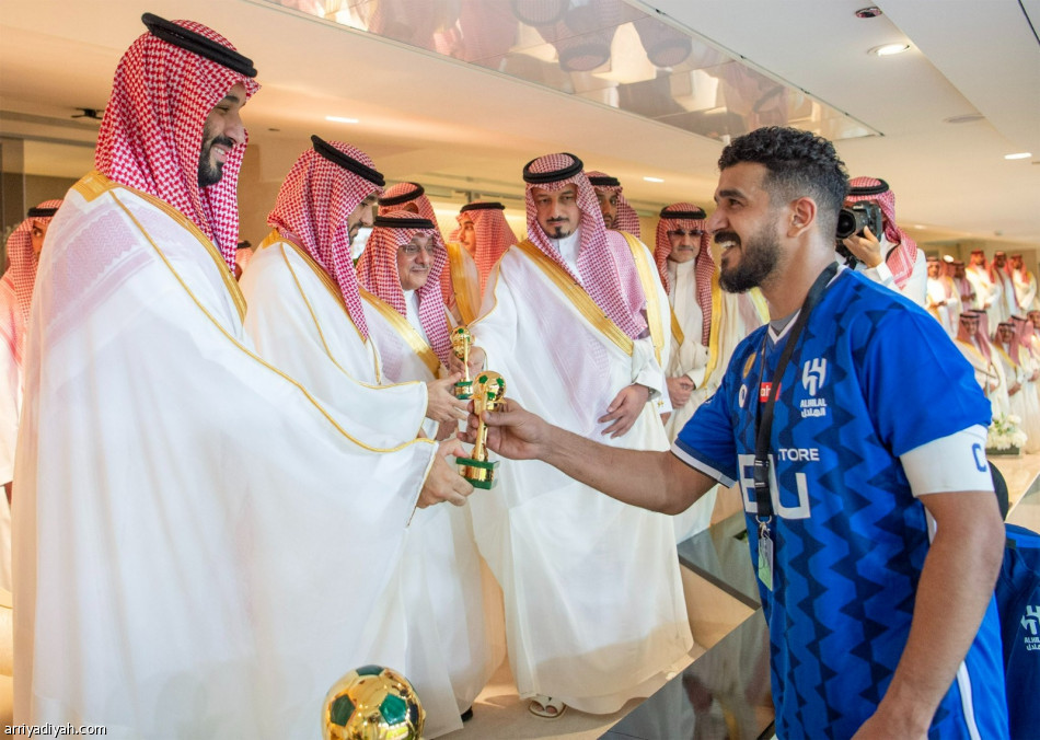 سمو ولي العهد يتوج الهلال بكأس الملك