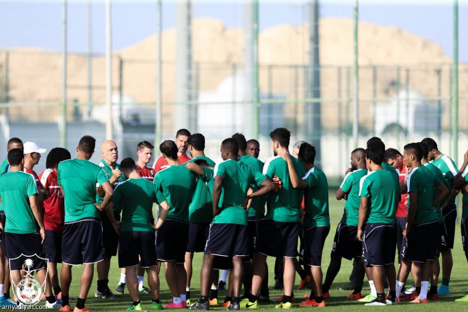 الأهلي يعسكر في العين استعداداً للهلال