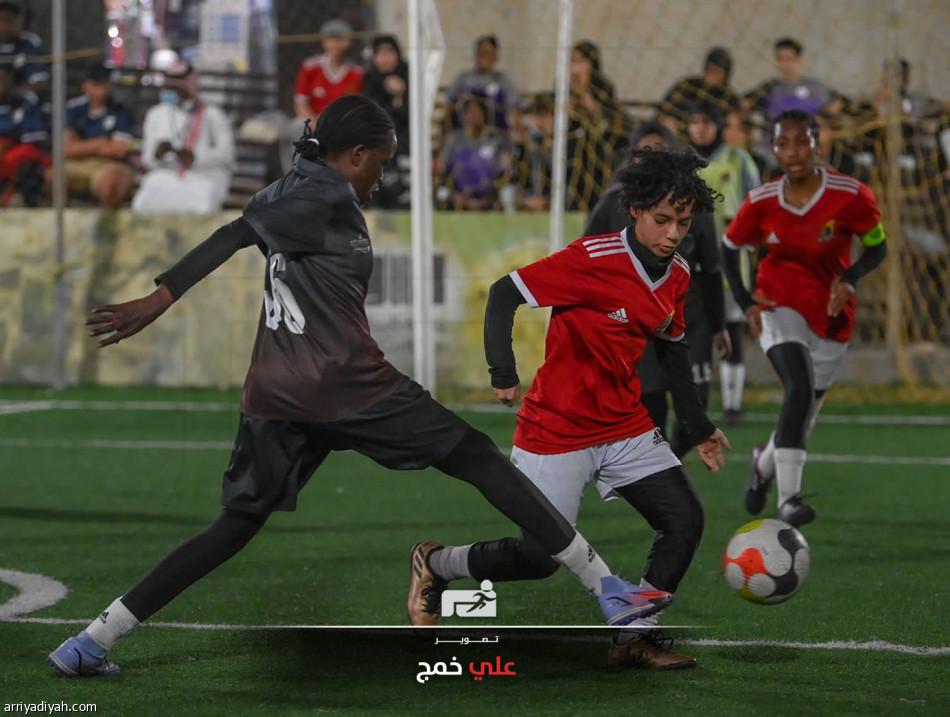 نجمة جدة والعاصفة في نهائي بطولة جدة التاريخية لكرة قدم السيدات