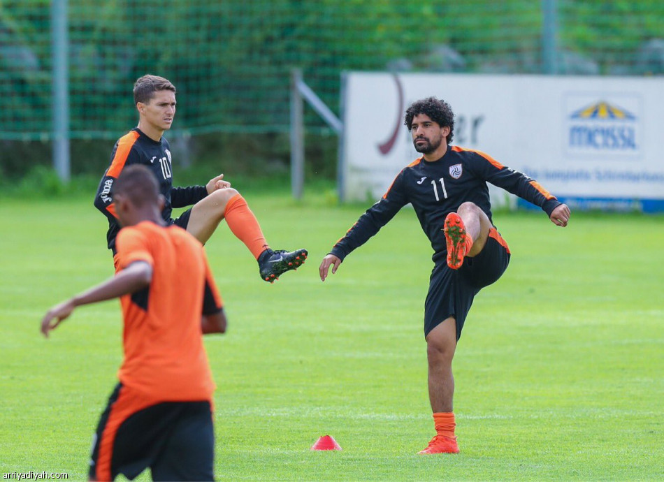 لاعبو الشباب يعودون للتدريبات بعد 