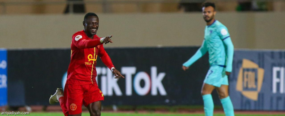 هفوة مبولحي تنقذ الأهلي أمام القادسية