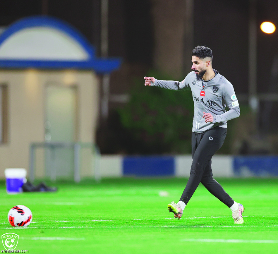 بن رمضان:
الضغوط تهدد الهلاليين