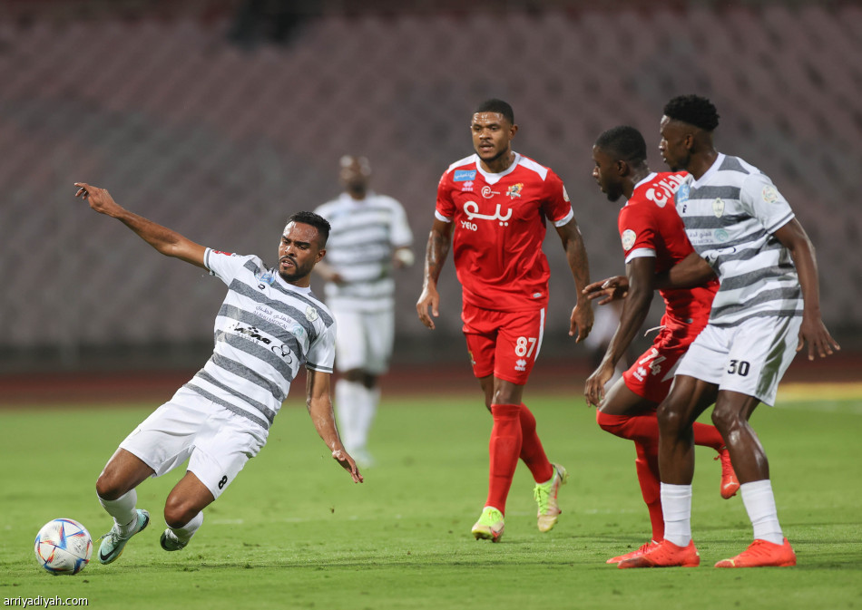 الوحدة ينهض.. ويزيد معاناة الطائي