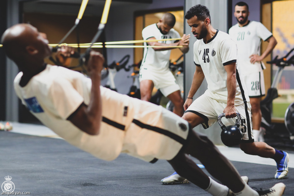 النصر.. روسو يمنح الخماسي الدولي إجازة