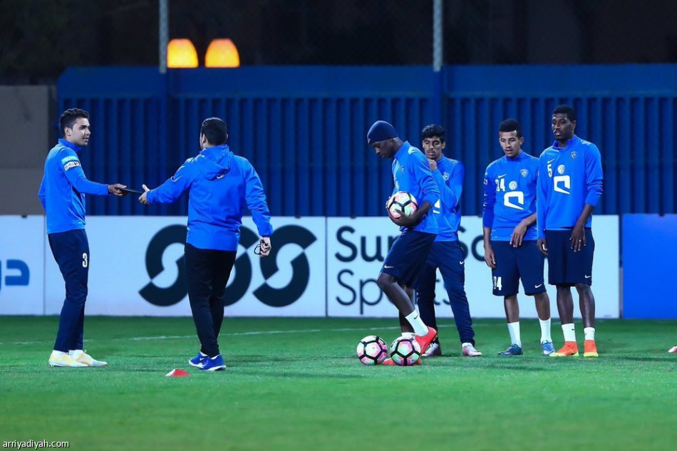 دياز يستقبل الهلاليين غداً في أبوظبي