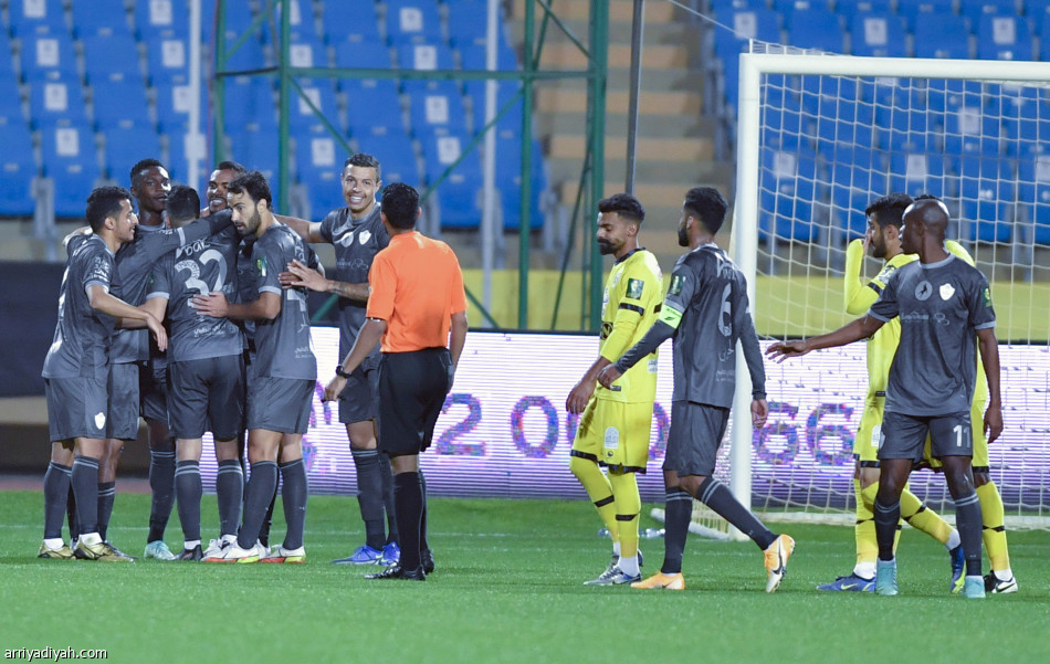 التعاون يحبط مفاجأة الطائي