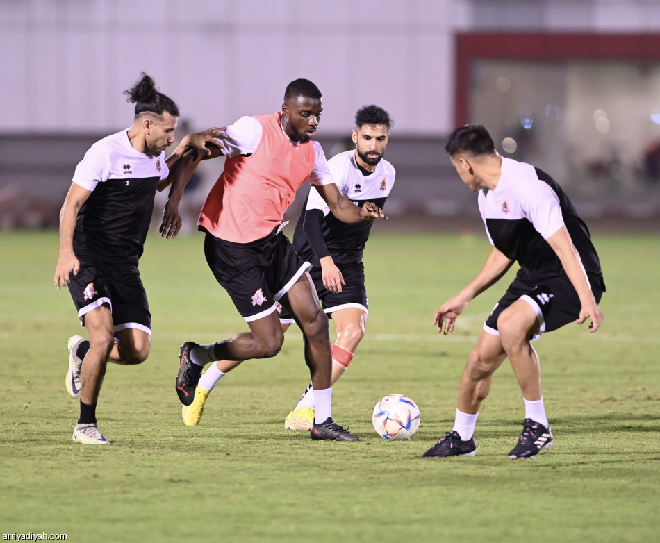 قبل الهلال.. الوحدة يتدرب 120 دقيقة