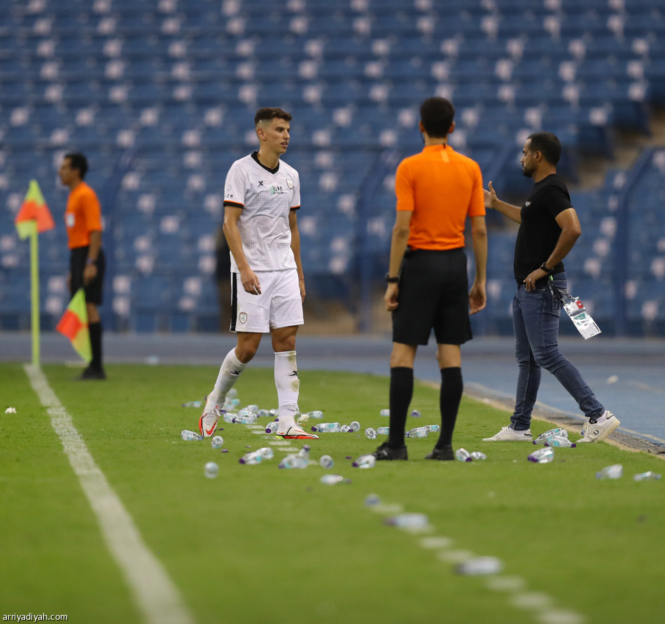 الشباب.. كل جولة بطاقة حمراء