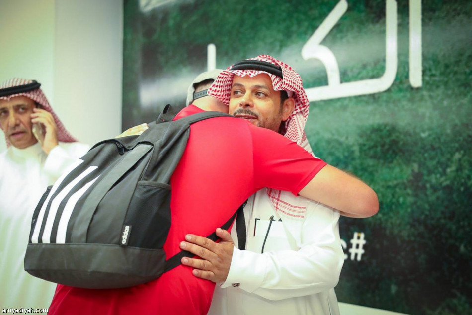 سيفيلا يغادر أبها