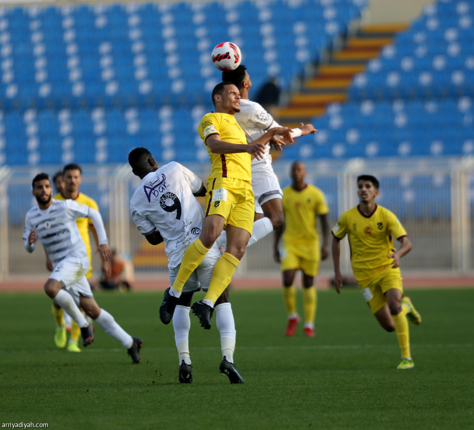 الطائي يزيد معاناة الحزم