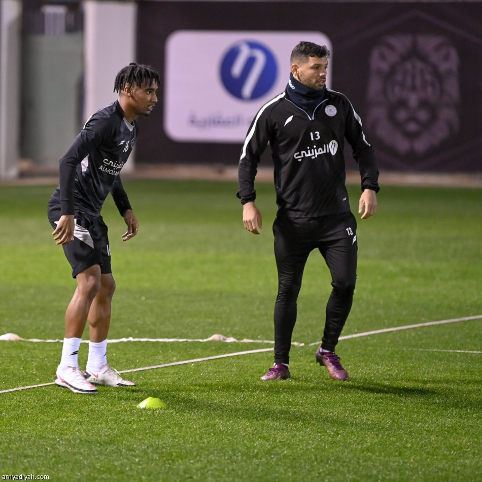 الشباب يفتح ملف التعاون بـ«مناورة»