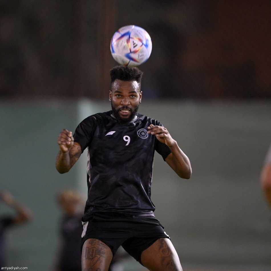 الشباب.. تحولات «دفاعية وهجومية»