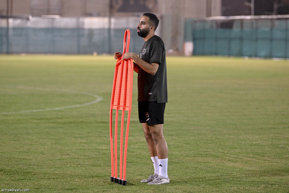 الشباب.. براون يكثف اللياقة والتكتيك