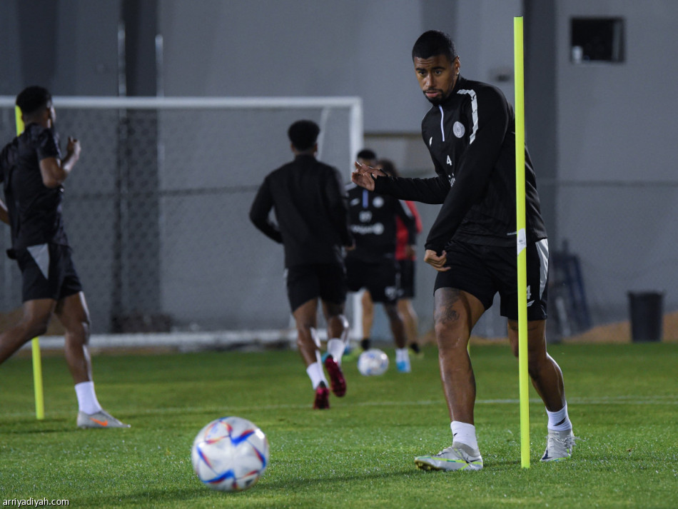 الشباب.. الثلاثي يواصل التأهيل