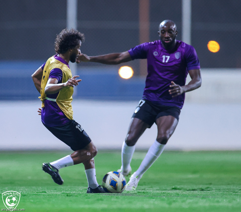 الهلال.. الرئيس والمدرب يجتمعان باللاعبين