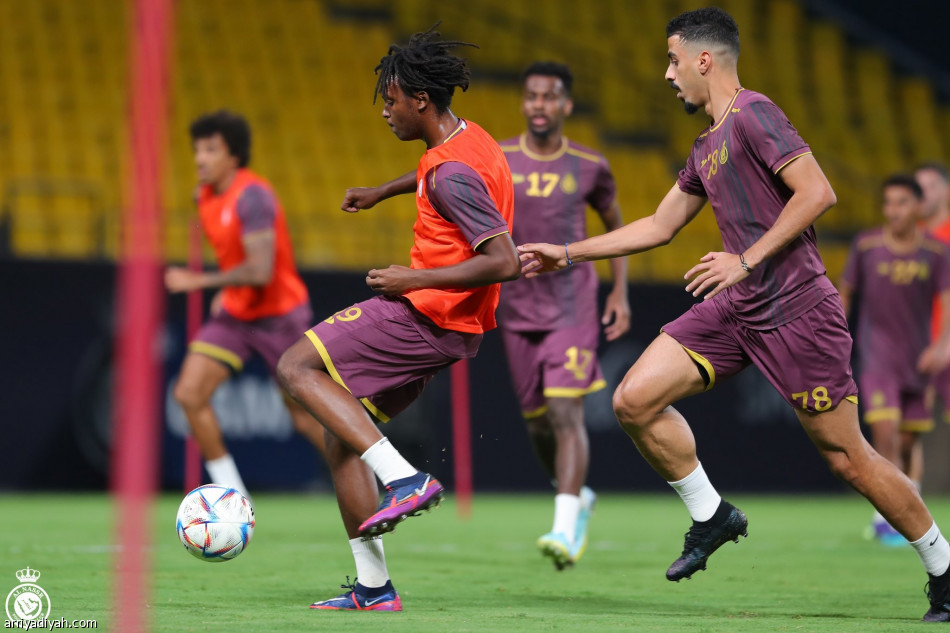 النصر يناور.. ويغادر إلى أبها
