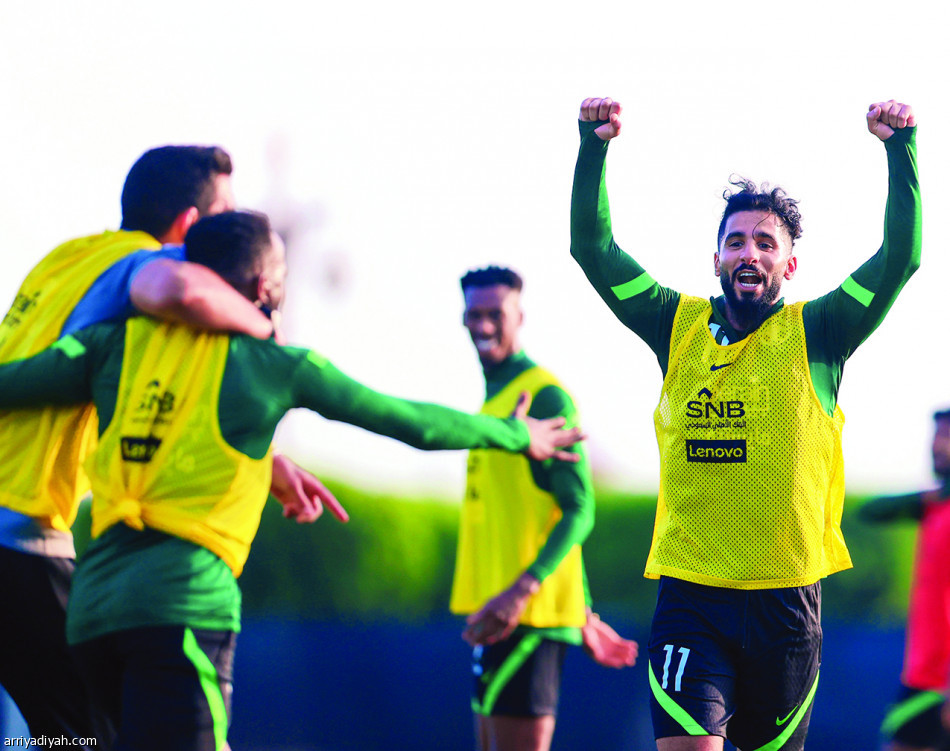 الأخضر.. لمسة وتسديد