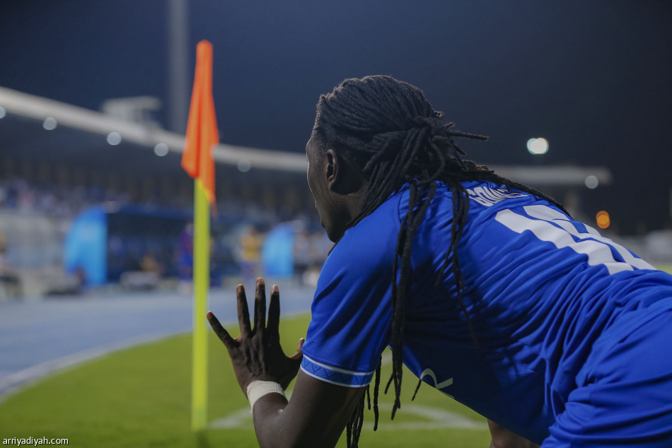 الهلال يضرب الإيراني ويطير إلى النصر