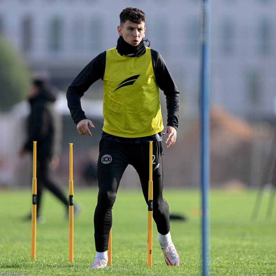 مناورة تكتيكية تحدد تشكيلة الشباب أمام الأهلي