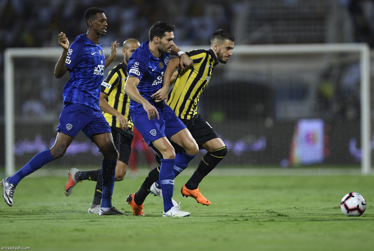 الهلال يطارد النصر