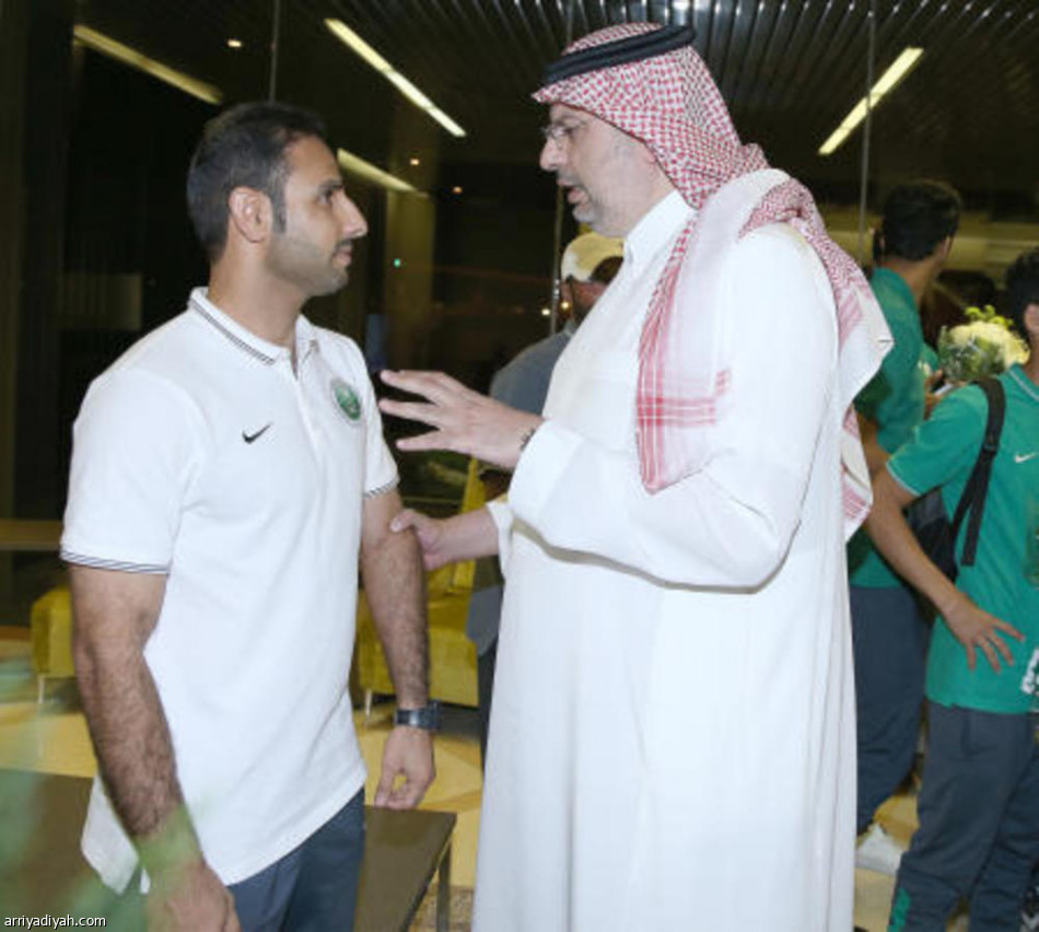 عبدالله بن مساعد يستقبل الأخضر الشاب