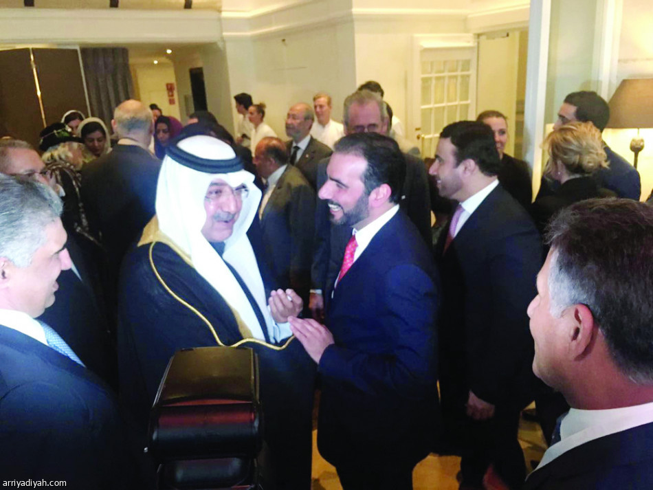 تكريم فيصل بن عبد الله بجائزة إنجاز الحياة