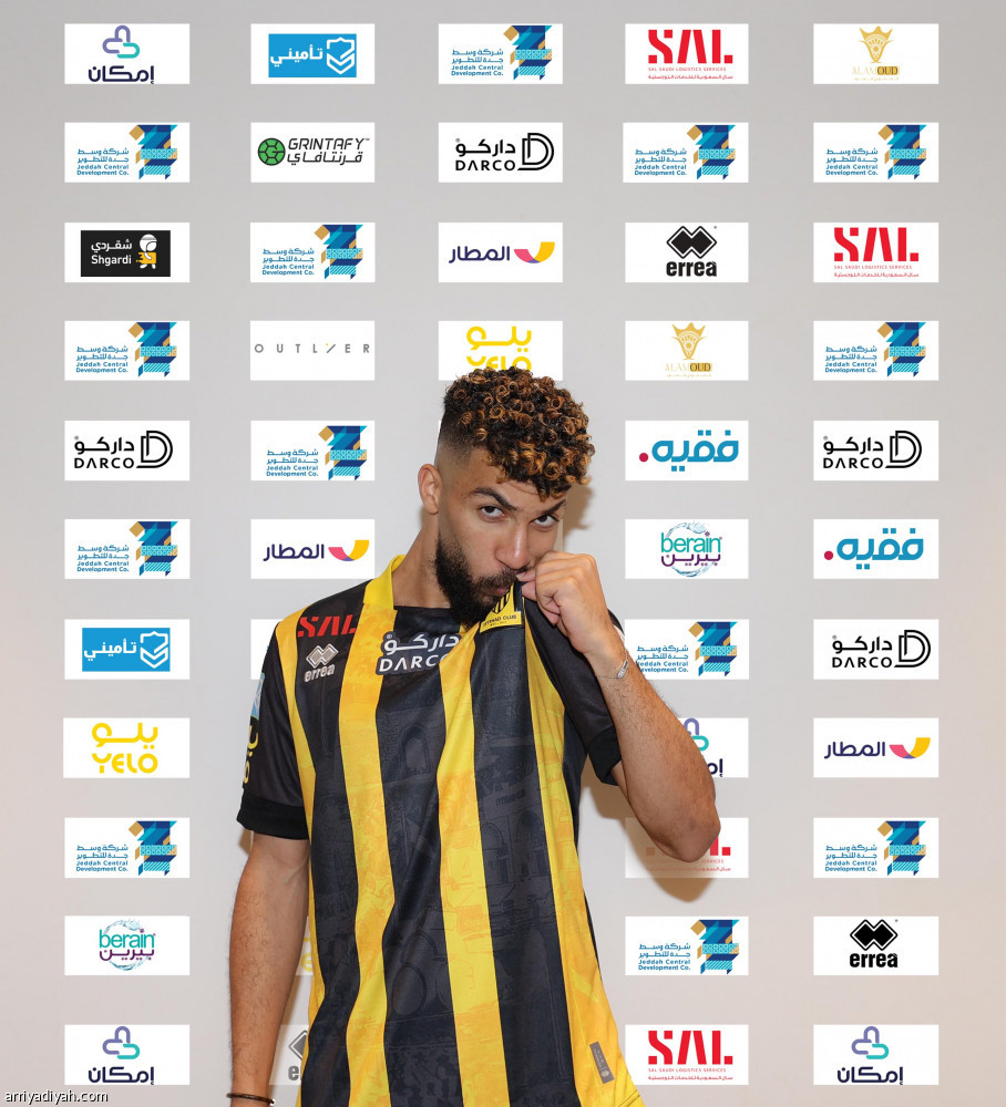 العبود.. اتحاديا حتى 2026