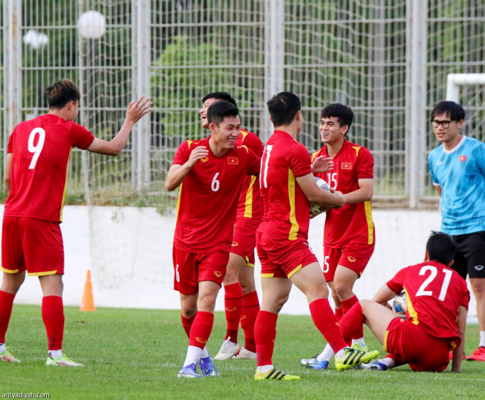 المنتخب السعودي
يبدأ بالعيسى وتمبكتي