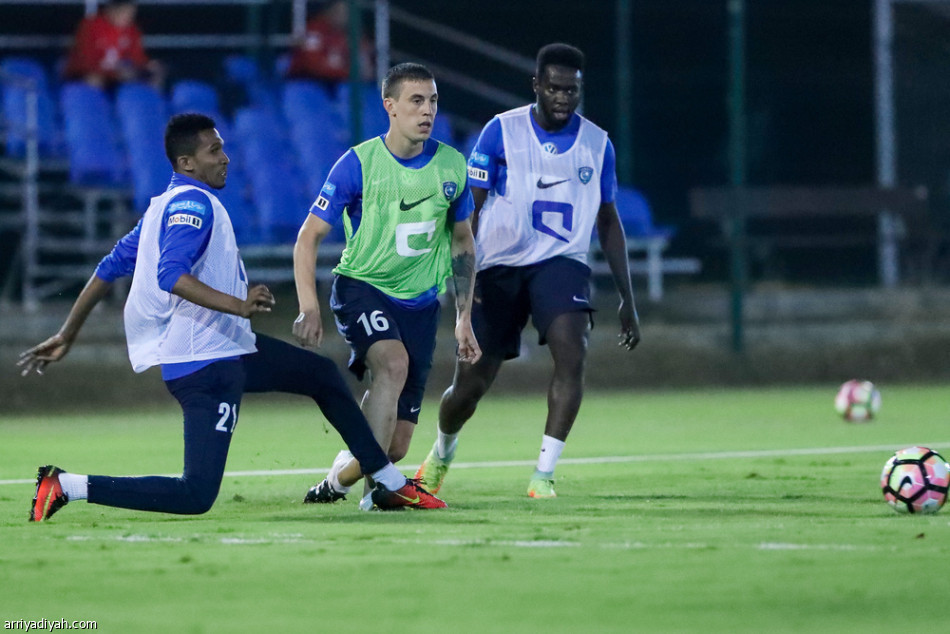 الهلال يبدأ أولى حصصه التدريبية على ملعب بني ياس