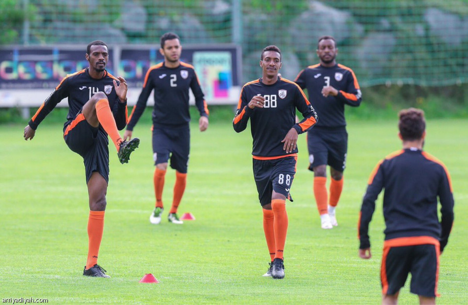 لاعبو الشباب يعودون للتدريبات بعد 