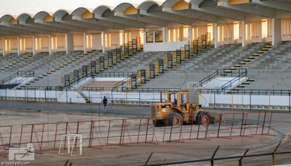 الاتحاد 
يغير المدرجات ويزيل المضمار