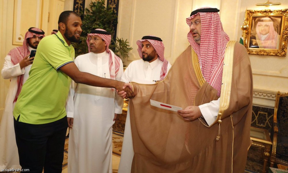 عبدالله بن مساعد خلال استقبال الأخضر الشاب : التوثيق لن يلغي بطولات أي نادي وسندرس الاعتراضات