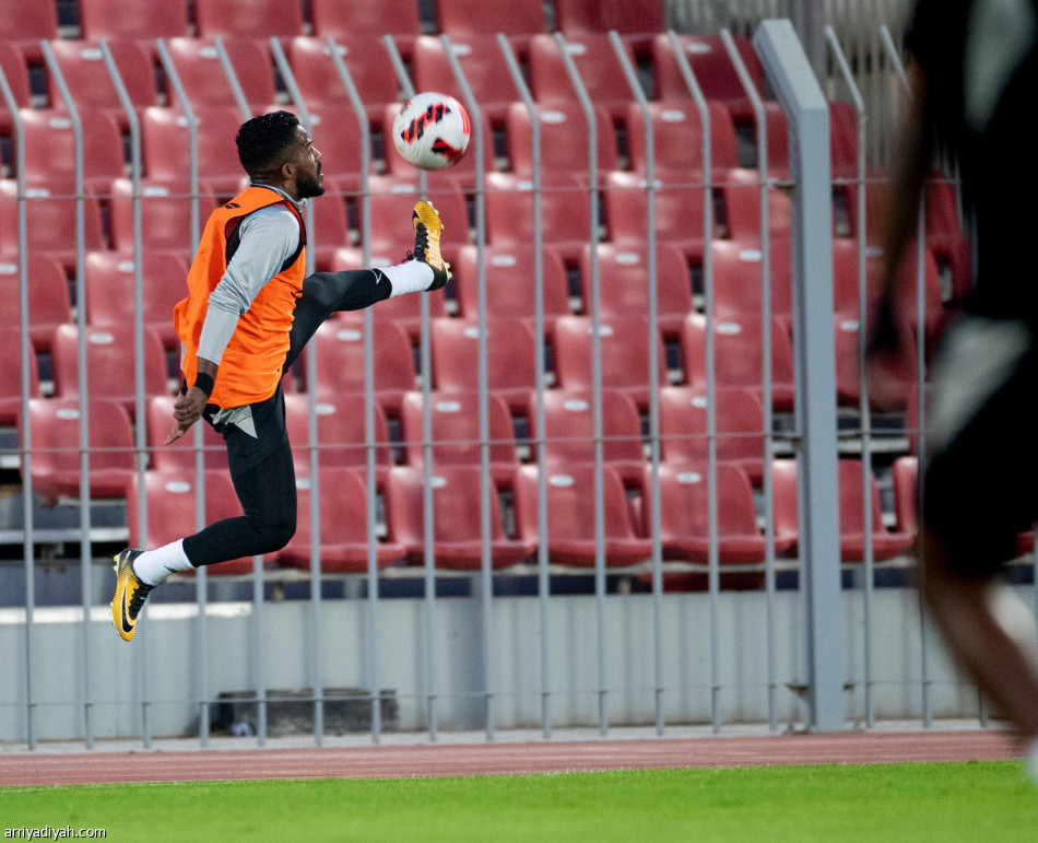 شاموسكا يستعد لتجريبية المحرق بالعرضيات