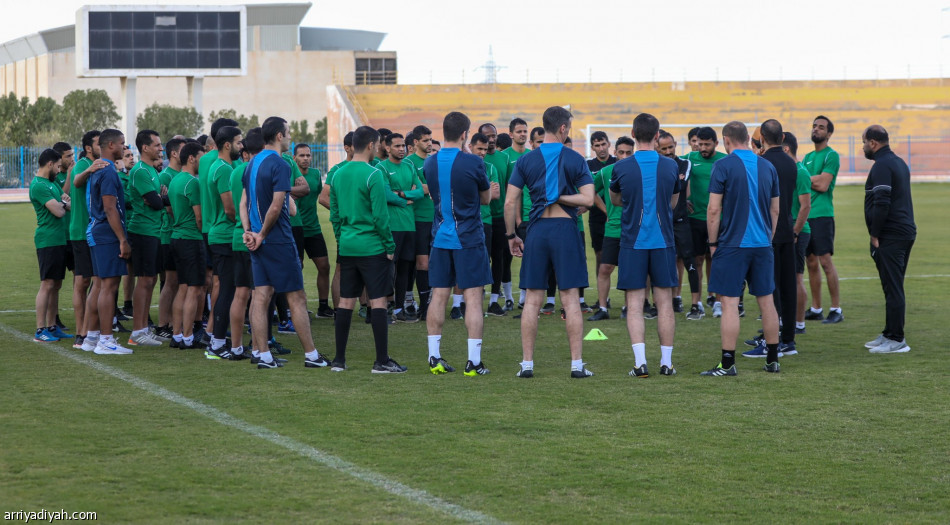 «الحكام» تناقش قانون كرة القدم الجديد