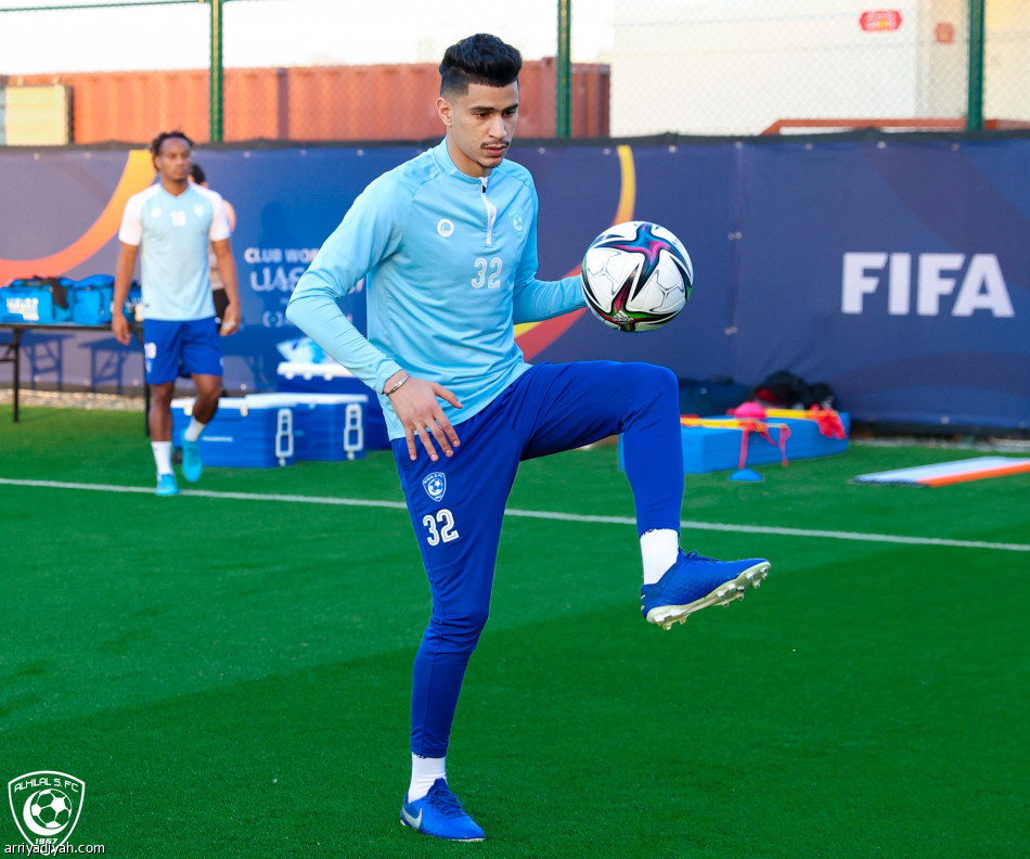 الهلال يستعيد الفرج قبل الأهلي المصري