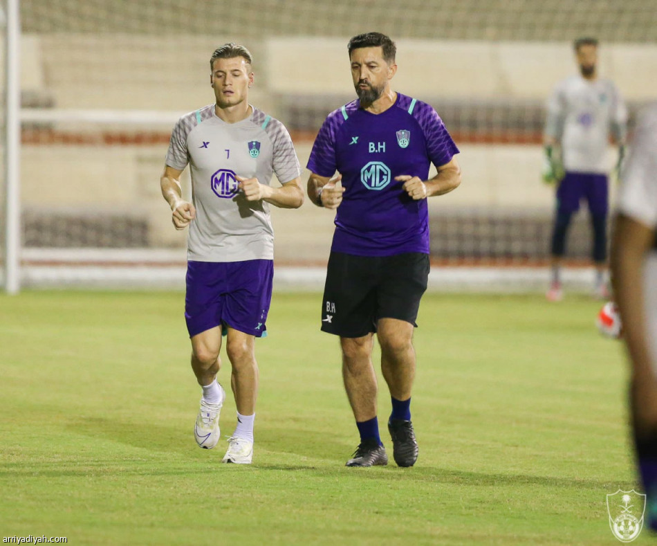 أليوسكي يعود إلى الأهلي